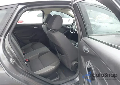 2014 Ford Focus Se z USA, uszkodzony, nr VIN 1FADP3K27EL154455